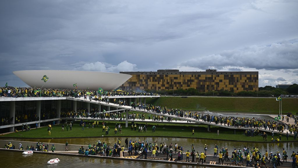 EN IMÁGENES | Simpatizantes de Bolsonaro invaden el Congreso de Brasil