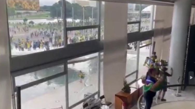 EN IMÁGENES | Simpatizantes de Bolsonaro invaden el Congreso de Brasil