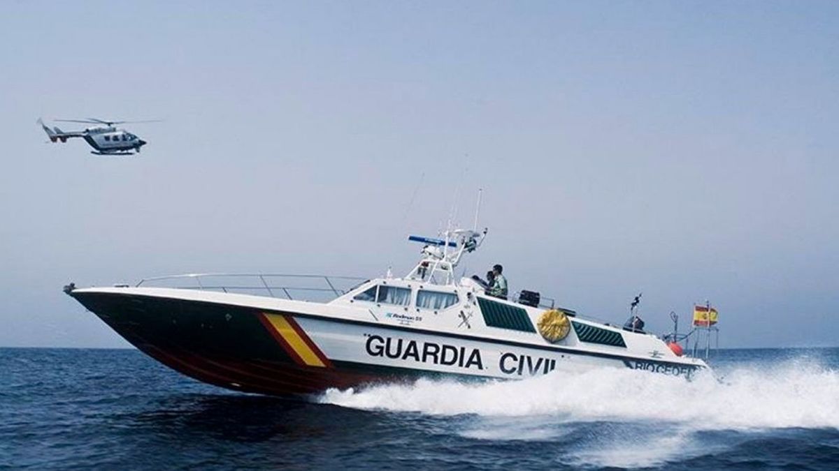 La Guardia Civil recupera el cadáver de un varón flotando en la bahía de Santander