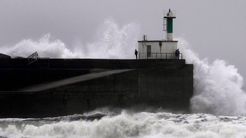 Todo el norte de España y parte del Mediterráneo, en alerta por el fuerte viento y las olas