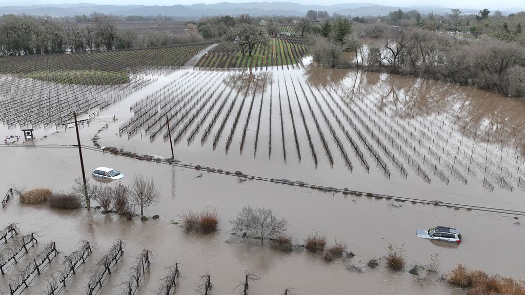 California se prepara para un nuevo desfile de tormentas tras las inundaciones mortales