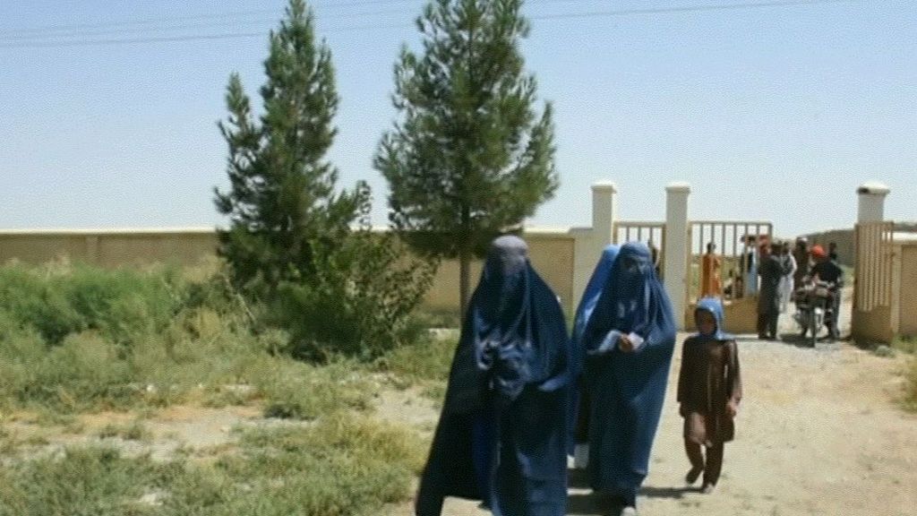Dos españolas casadas con yihadistas y 13 menores repatriados desde Siria