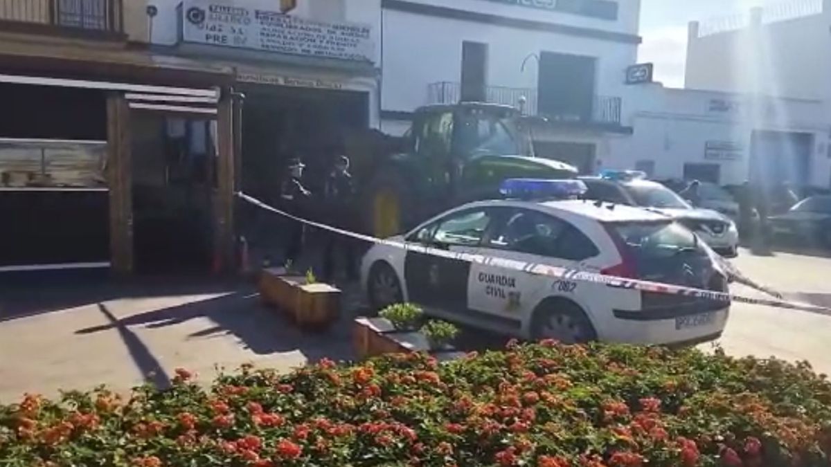 El taller donde ha explotado el neumático costándole la vida a un hombre de 60 años. El taller donde ha explotado el neumático costándole la vida a un hombre de 60 años.
