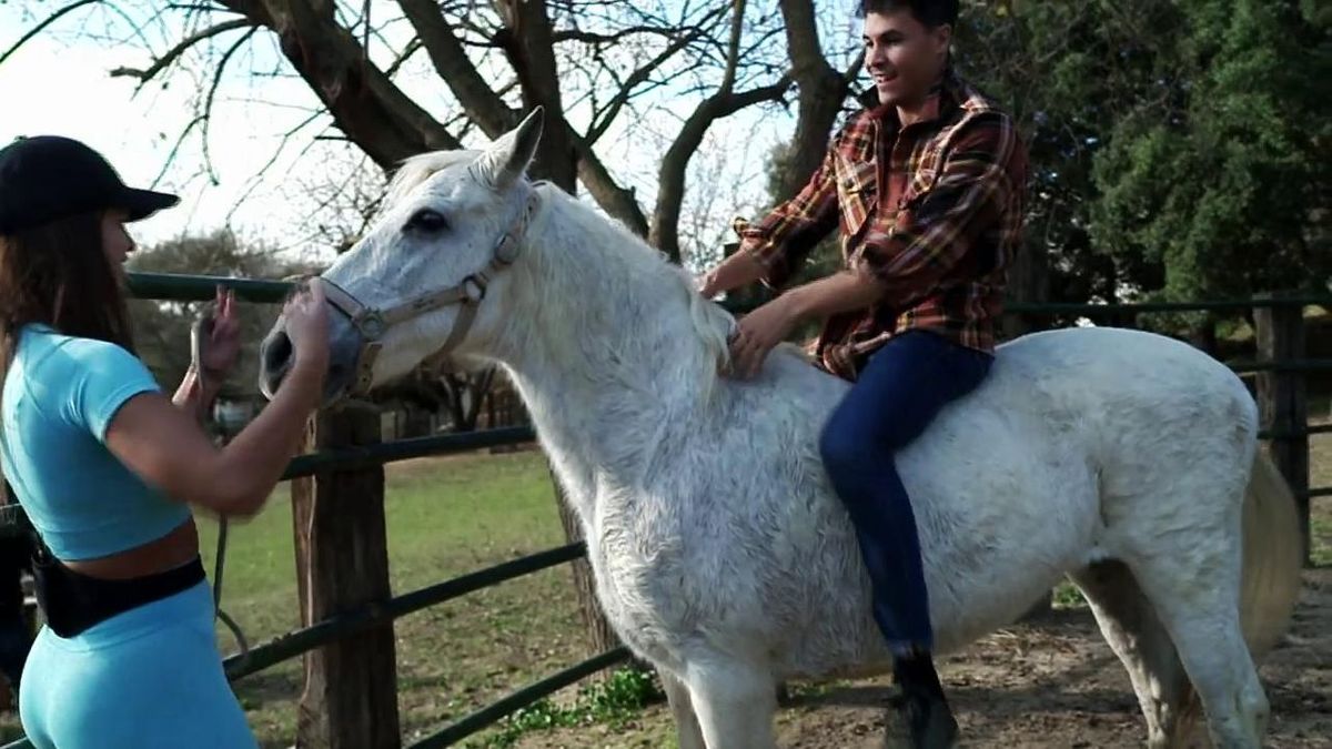 Kiko Jiménez busca en Tania Deniz la ayuda para aprender a montar a caballo