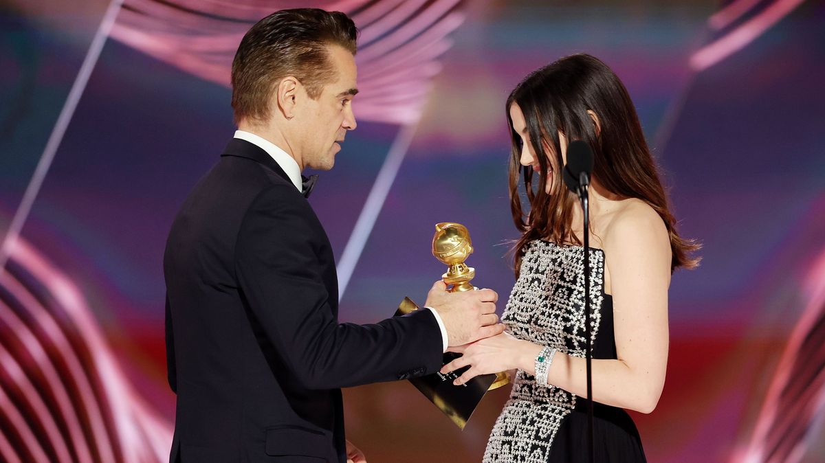 Ana de Armas, entregando un premio en los Globos de Oro 2023