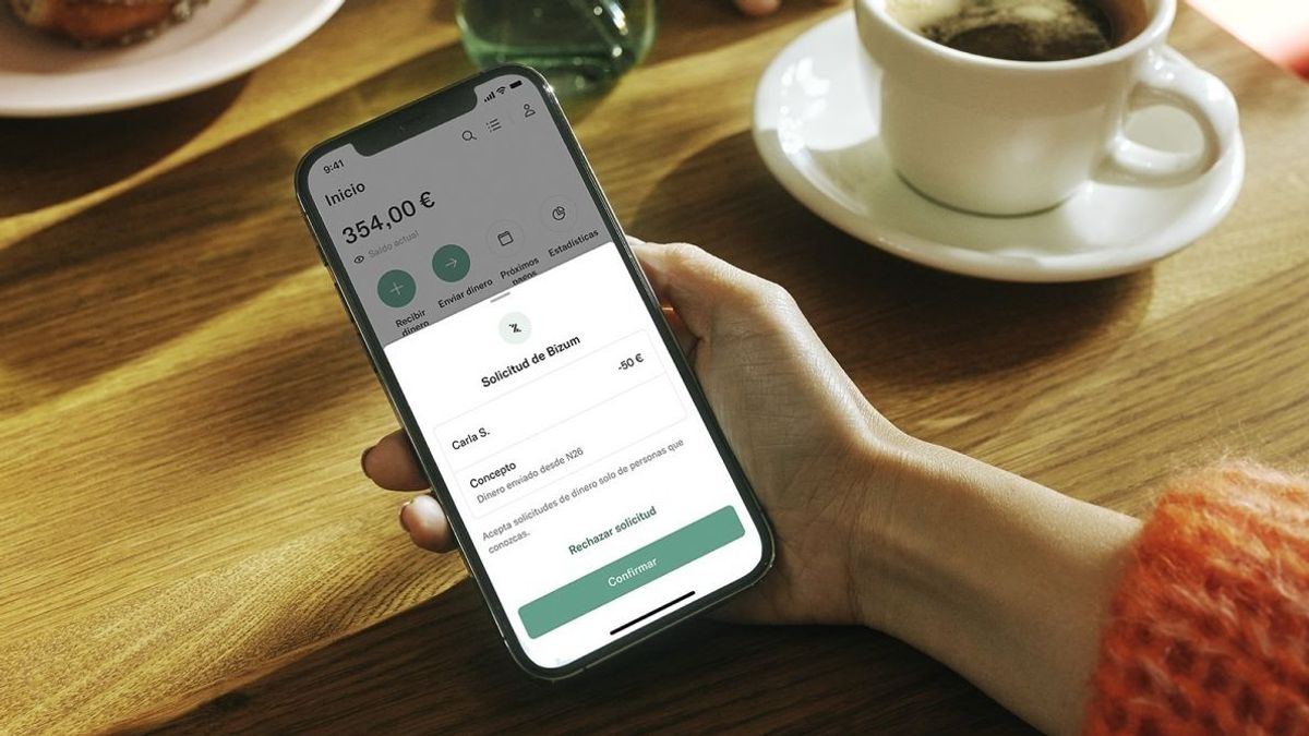 Bizum ofrece la posibilidad de enviar y recibir pagos instantáneos sin coste alguno Bizum ofrece la posibilidad de enviar y recibir pagos instantáneos sin coste alguno