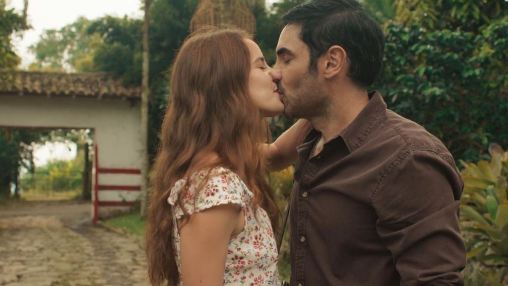 Gaviota besa a Leónidas, en 'Café con aroma de mujer': "Quiero que esto funcione"