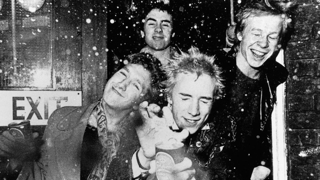 Los Sex Pistols, la banda londinense que inventó el punk y a los que les interesaba el "caos"