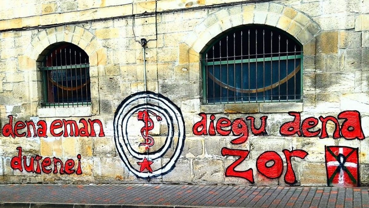 Pintada con el anagrama de ETA Pintada con el anagrama de ETA