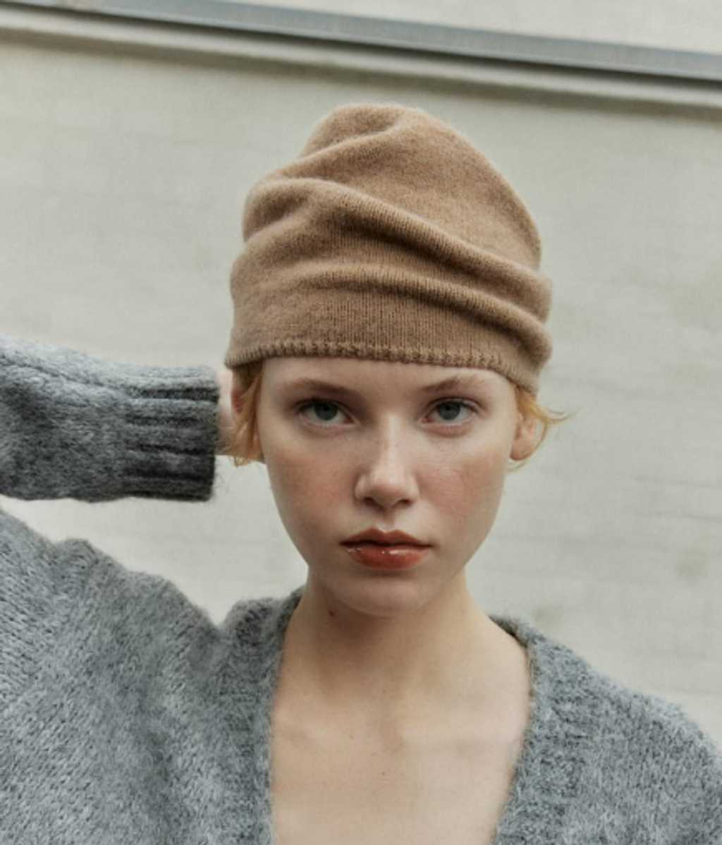 Beanie con caída de Zara