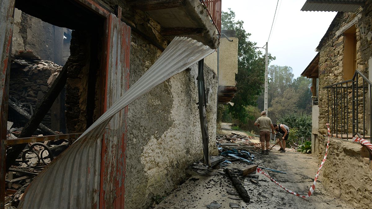 Daños en casas de O Barco de Valdeorras (Ourense) tras los incendios Daños en casas de O Barco de Valdeorras (Ourense) tras los incendios