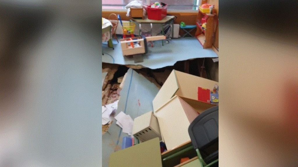 Desalojan un colegio en Gijón tras derrumbarse el suelo de una clase de infantil