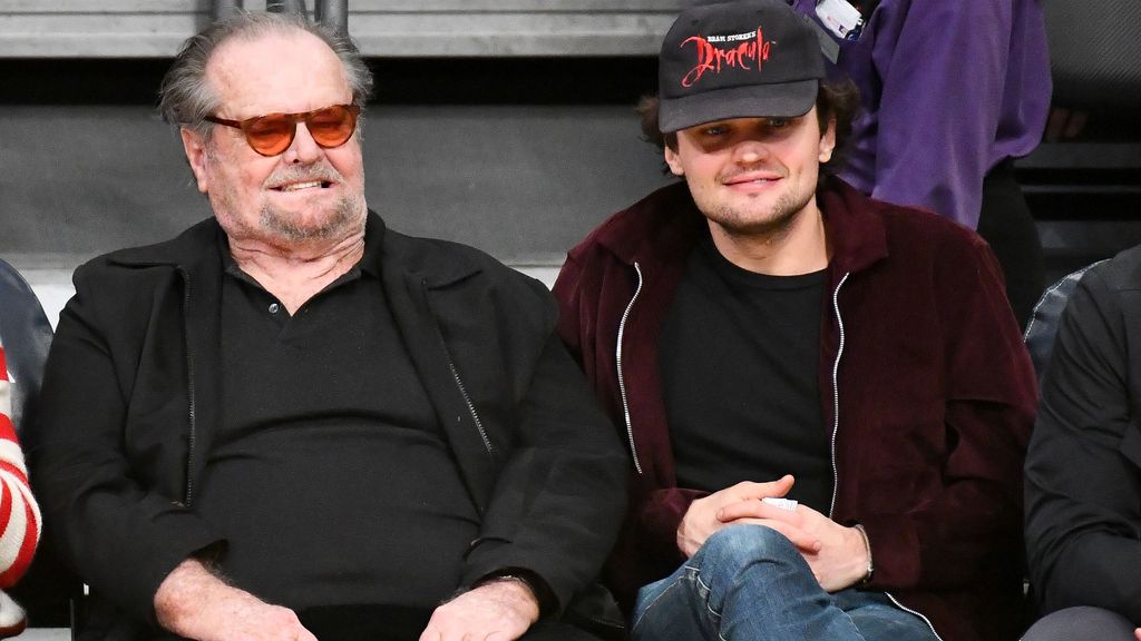 Jack Nicholson, en un partido de baloncesto en Los Ángeles con su hijo Ray (2020)