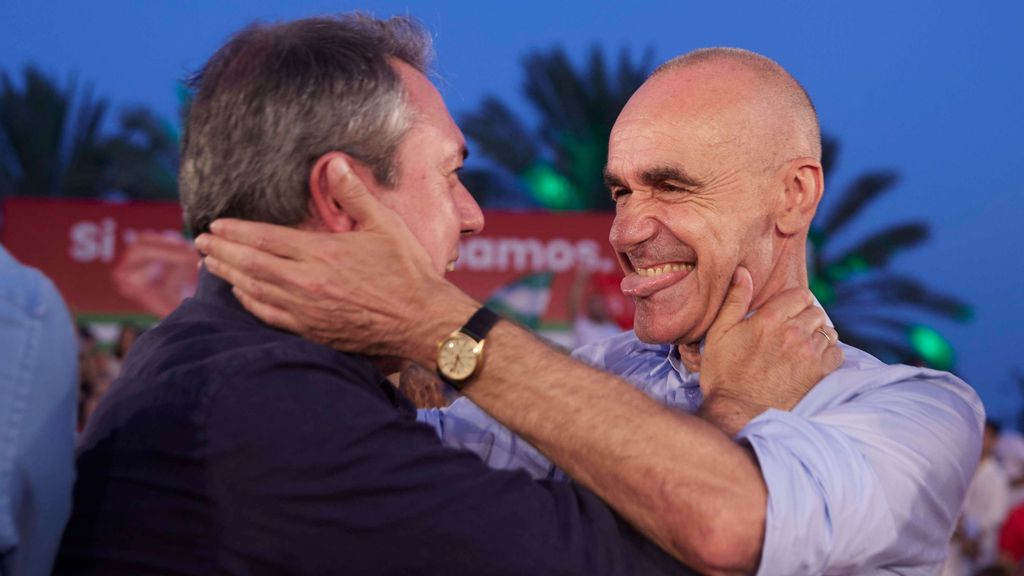 Juan Espadas y Antonio Muñoz se abrazan