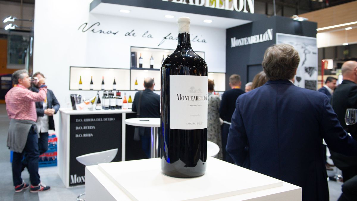 Una botella de vino en la inauguración de la 35ª edición del Salón Gourmets en Ifema Madrid Una botella de vino en la inauguración de la 35ª edición del Salón Gourmets en Ifema Madrid