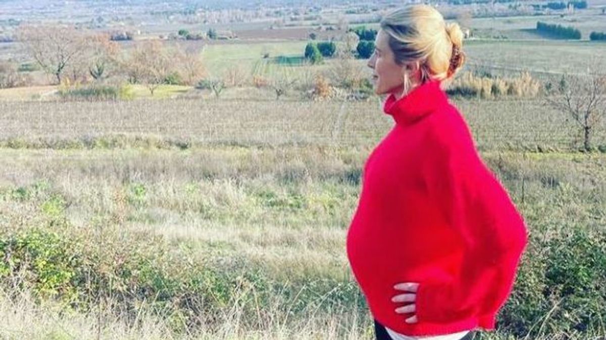 Clarissa Ward, de la CNN, cubre la guerra de Ucrania embarazada de su tercer hijo