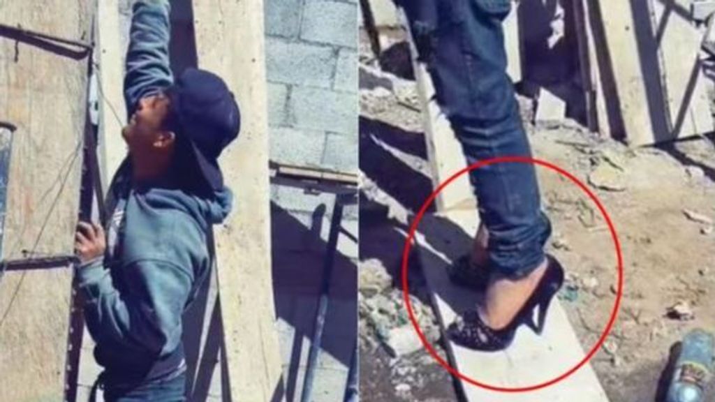 Un albañil se vuelve viral: usa tacones para trabajar por la falta de una escalera