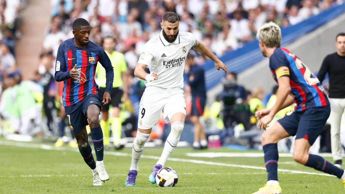Karim Benzema ante Ousmane Dembélé y Sergi Roberto Karim Benzema ante Ousmane Dembélé y Sergi Roberto