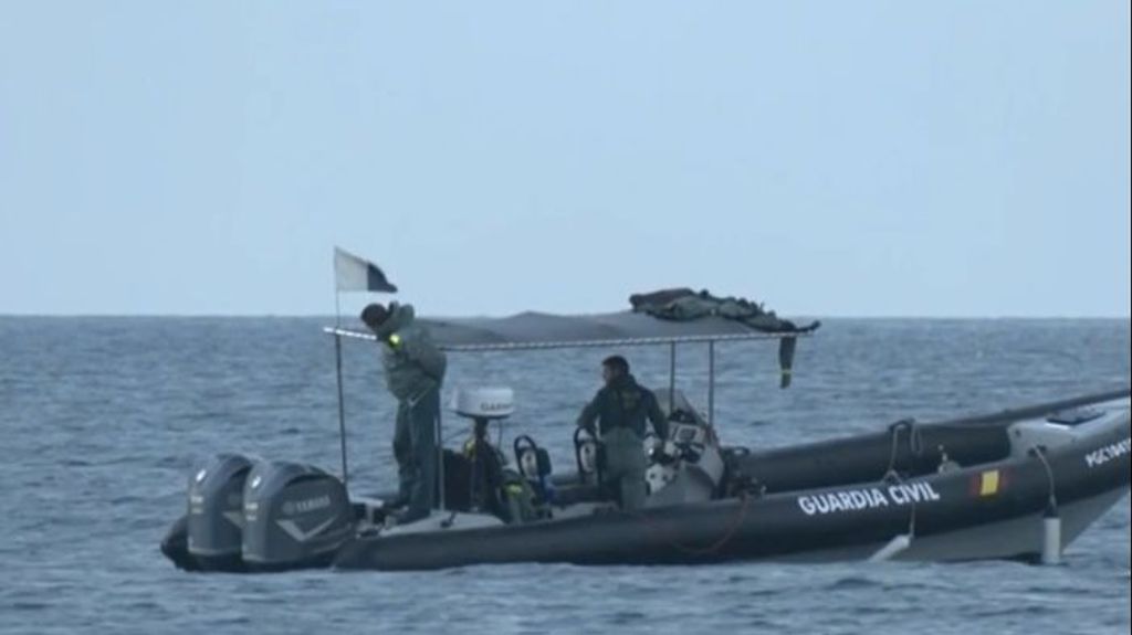Submarinistas de la Guardia Civil siguen buscando en el mar los restos de la mujer asesinada en Marbella