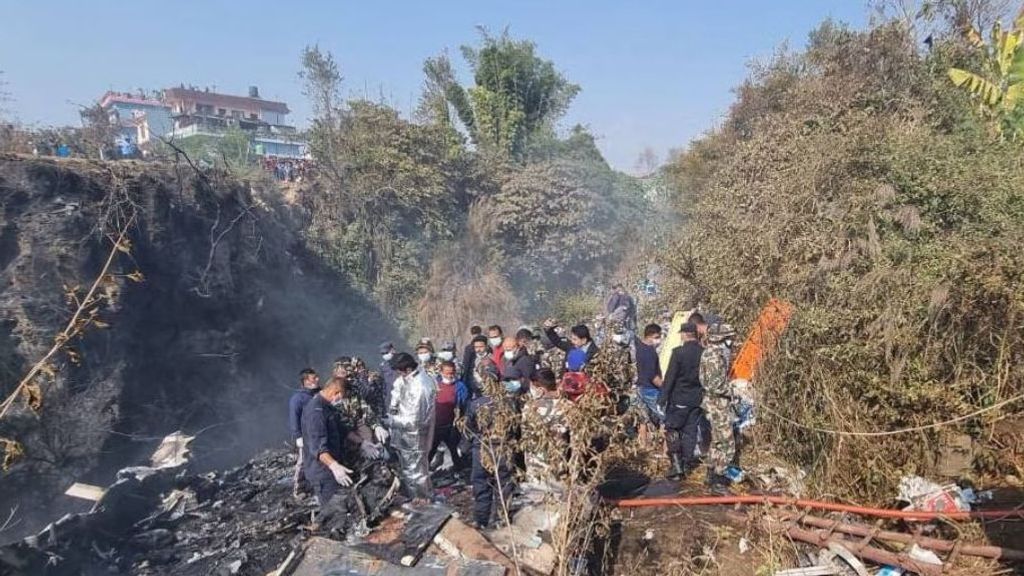 Un avión se estrella al aterrizar en Pokhara, Nepal: ya hay 68 muertos confirmados