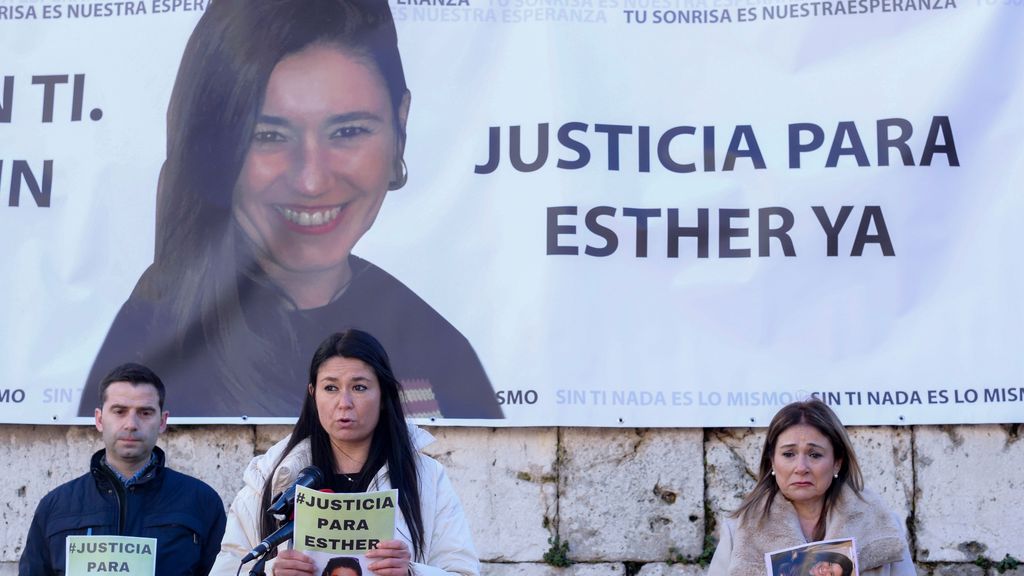 Cientos de personas recuerdan en Valladolid a Esther López: "Un año sin ti, un año sin justicia"