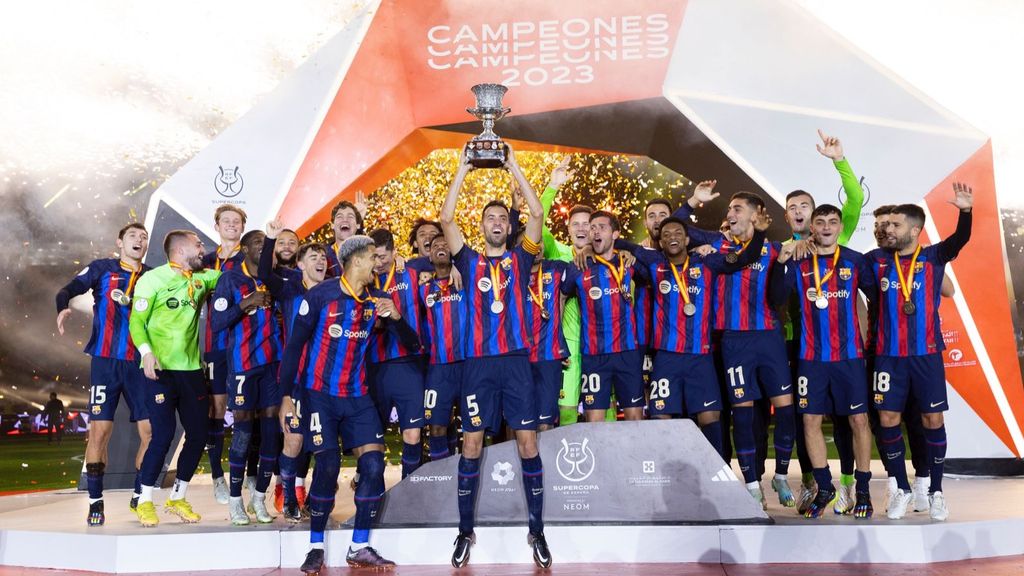 El Barça, pletórico tras volver a ganar un título: alegría total y los jugadores cantando el himno