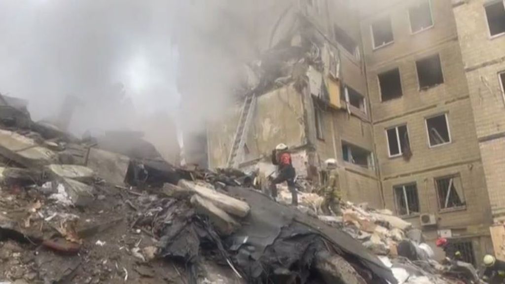 Más de 20 muertos en el ataque ruso a un edificio residencial en Dnipro, Ucrania