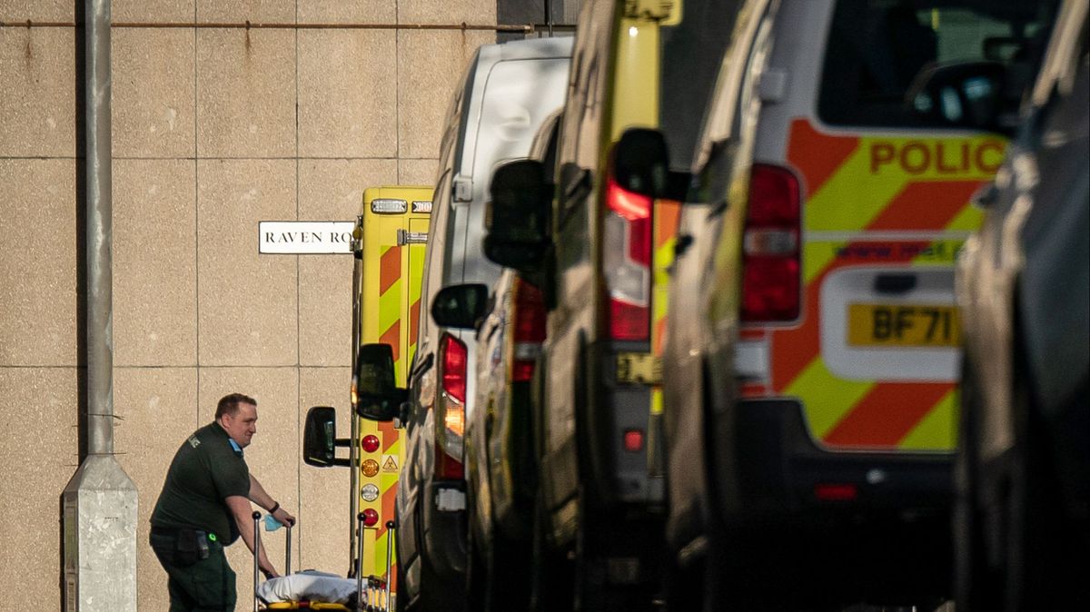 Seis mujeres heridas, entre ellas una niña de 7 años, tras un tiroteo frente a una iglesia de Londres