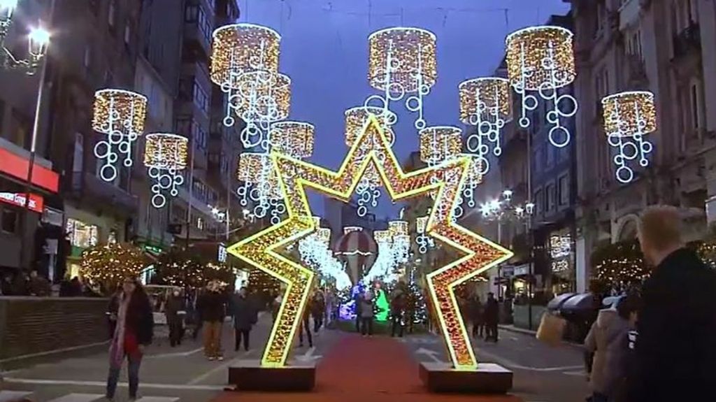 Vigo se despide con pena de sus luces navideñas tras casi dos meses