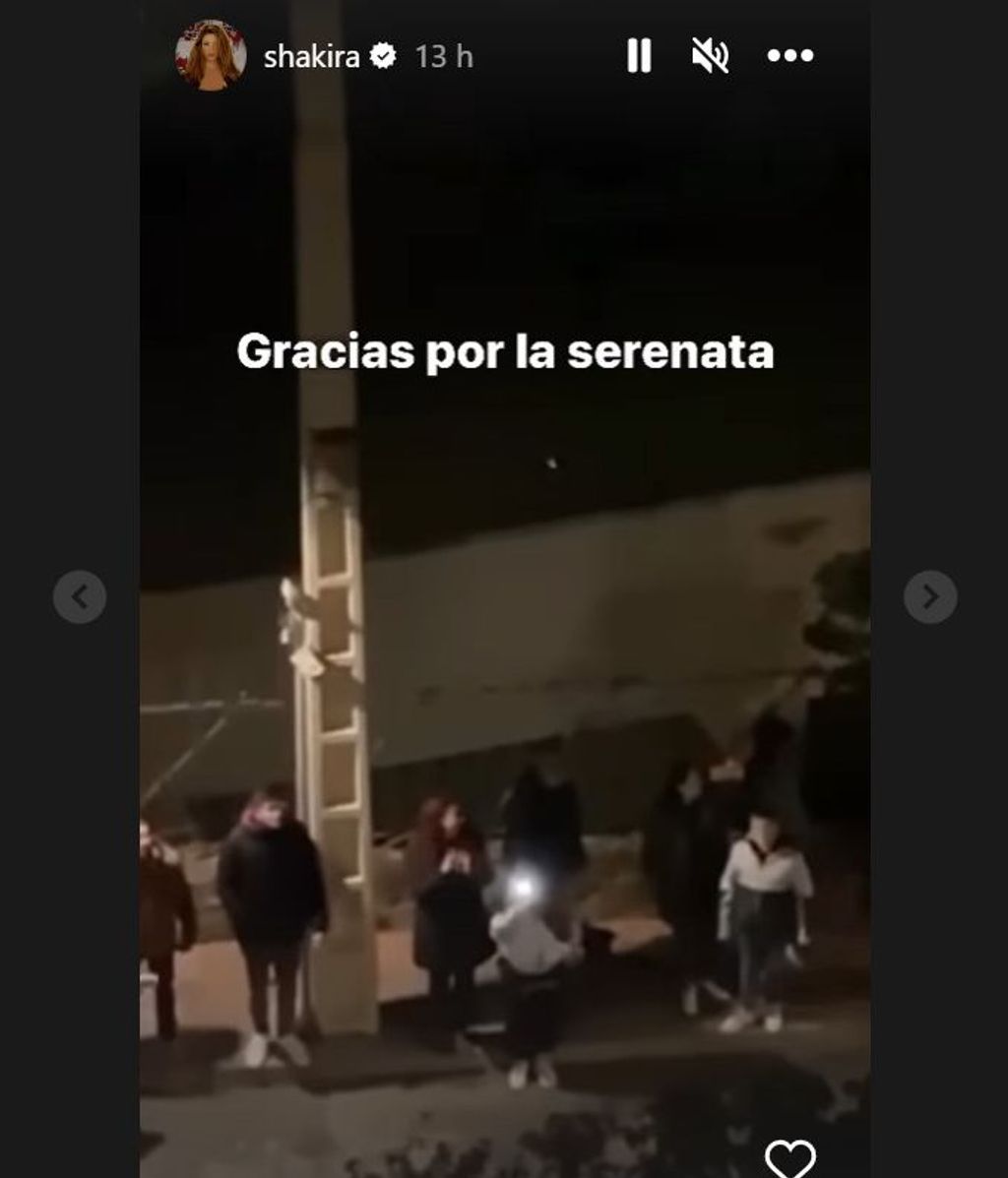 Fiesta en la puerta de la casa de Shakira