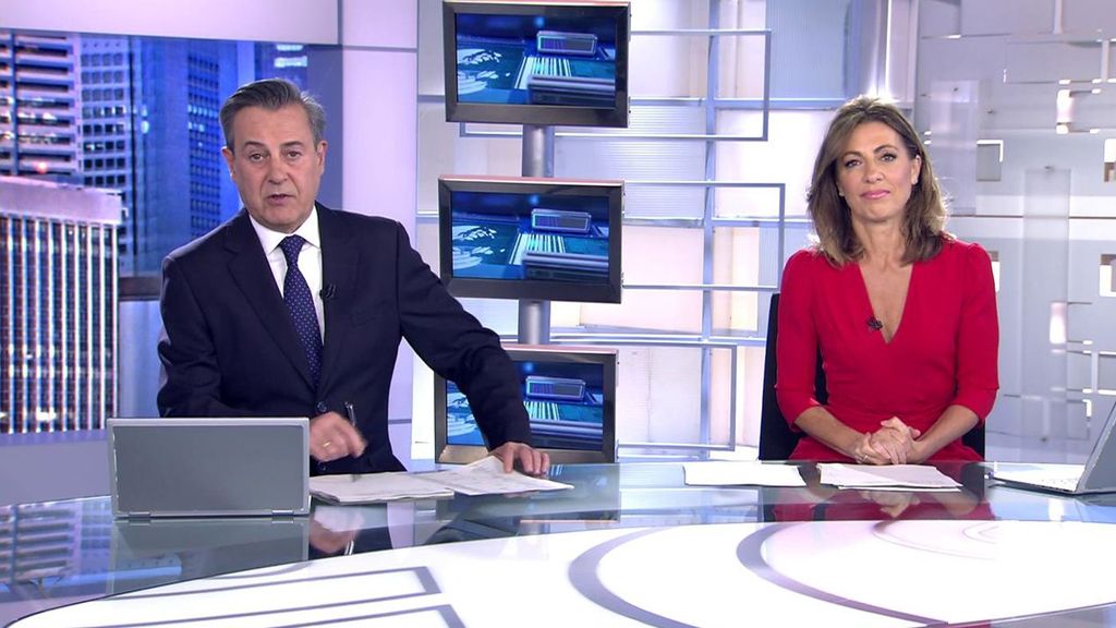 Con José Ribagorda y Ángeles Blanco Informativos Telecinco 2023 Noche 15/01/2023