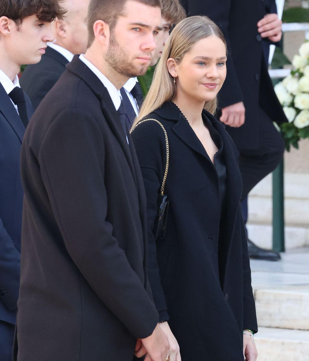 Irene Urdangarin, con sus hermanos Juan (centro) y Pablo (izquierda)