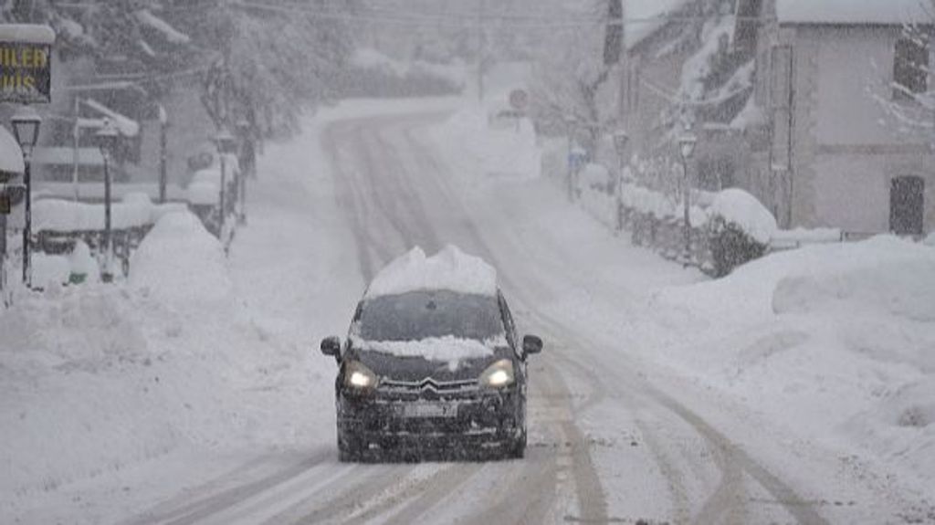 La nieve y el viento azotarán España y "recrudecerán" a partir del miércoles el primer temporal del invierno