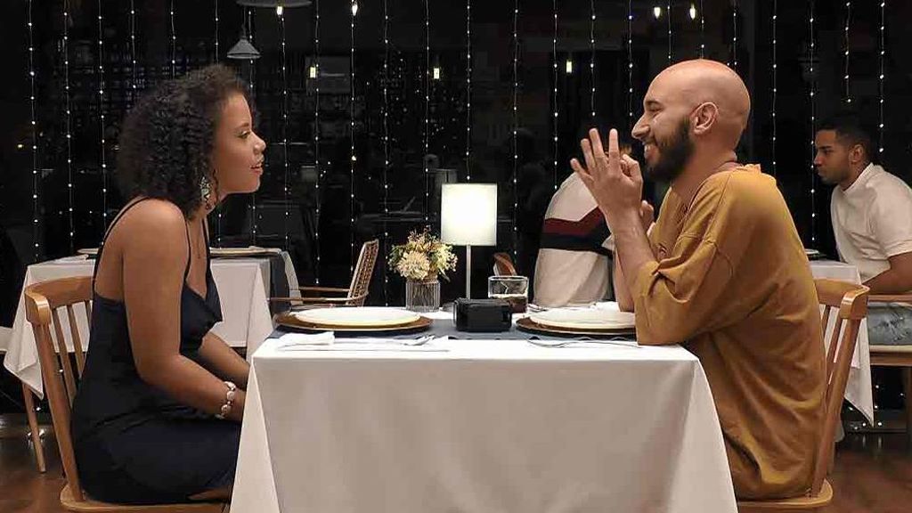 Larissa y Cristian durante su cita en 'First Dates'