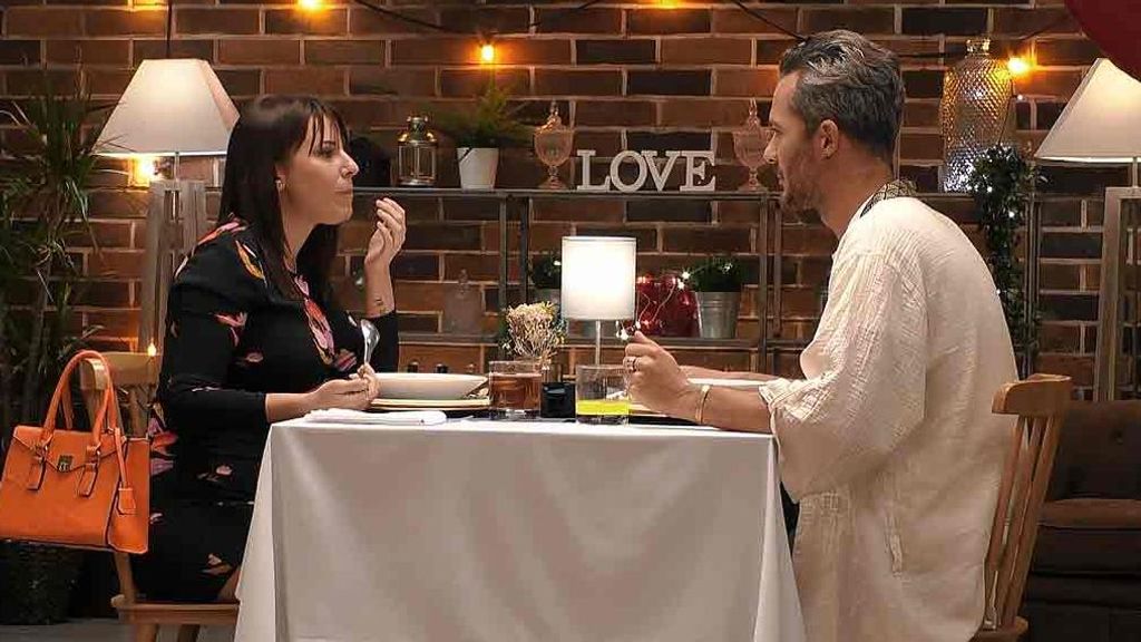 Néstor y Laura durante su cita en 'First Dates'