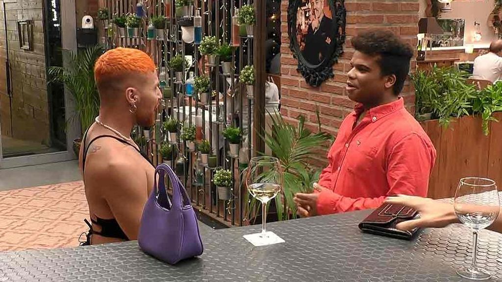 Nicola y July durante su cita en 'First Dates'