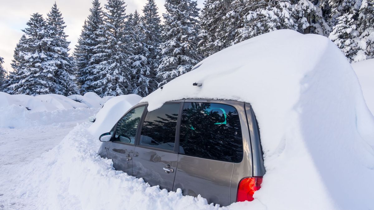 Ola de frío polar: Consejos de la DGT para conducir con nieve
