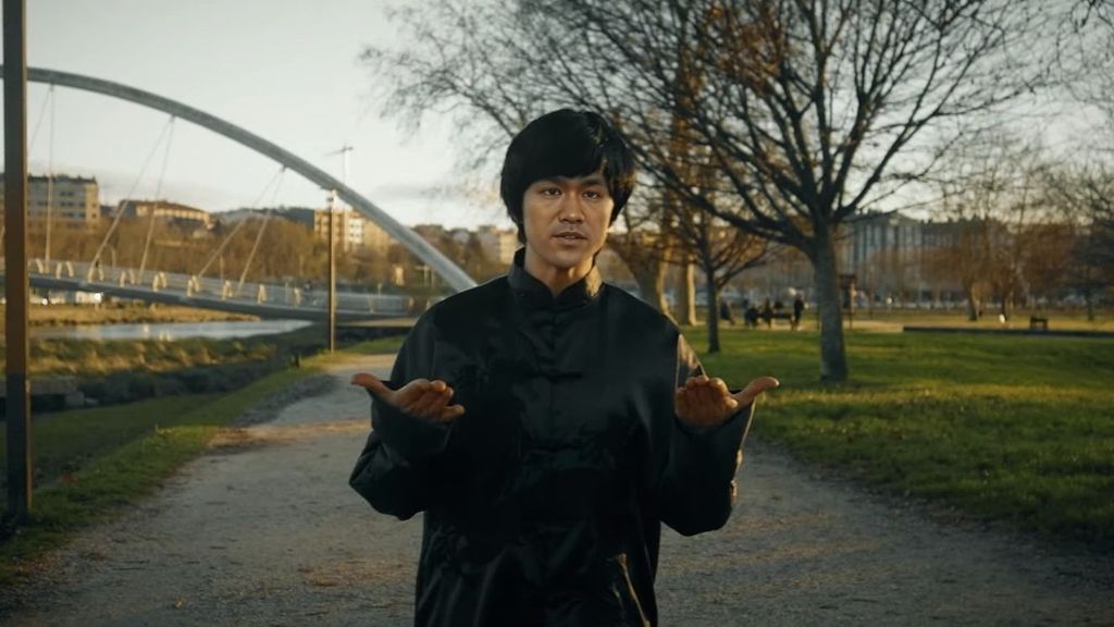 Bruce Lee ‘resucita’ para promocionar a Pontevedra en Fitur