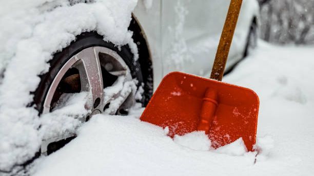 What utensils to have at home before a snow storm?