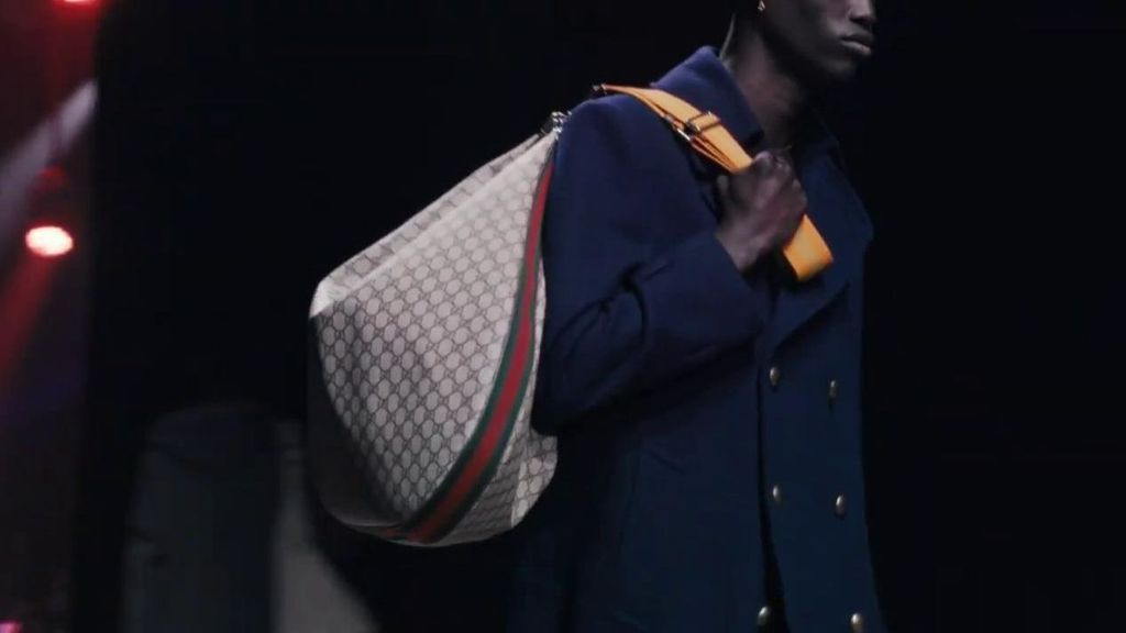 Gucci y su imagen renovada para la moda: bolsos para hombre, especialmente XL