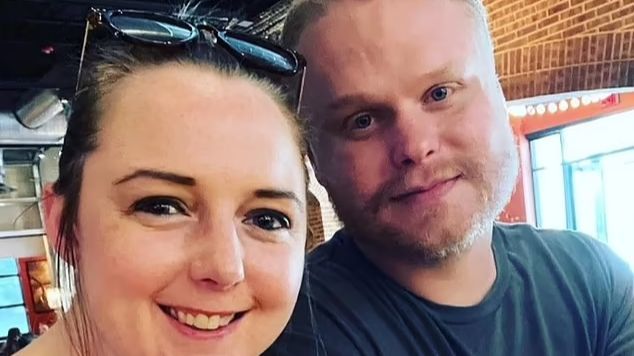 Jedidiah Hall y Maegan Hall