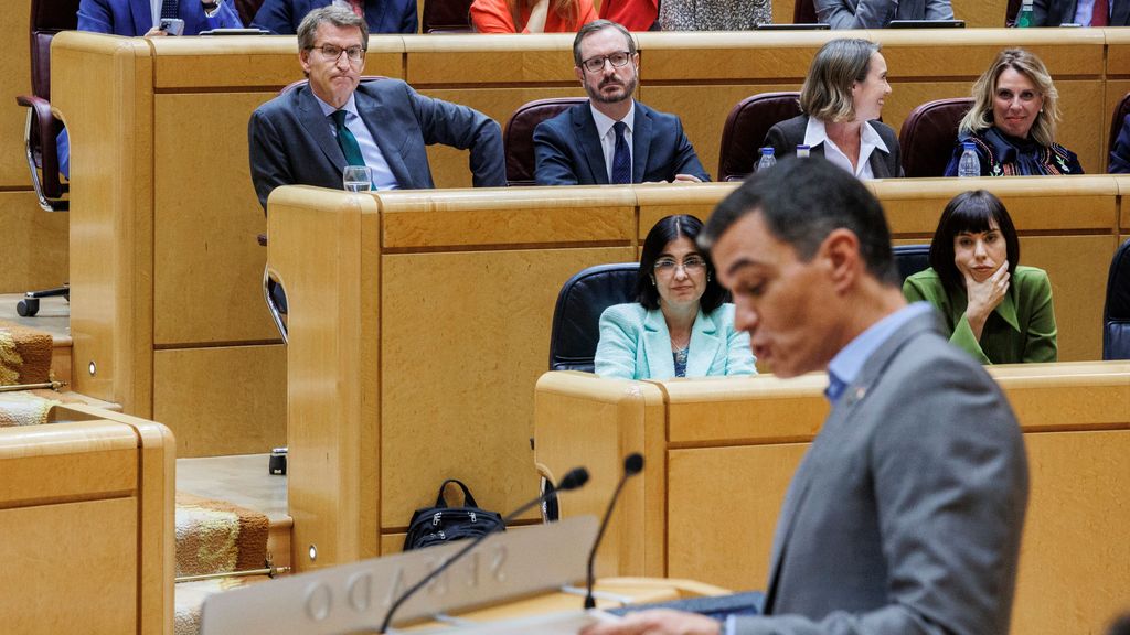 Pedro Sánchez y Alberto Núñez Feijóo en el Senado el 18 de octubre de 2022