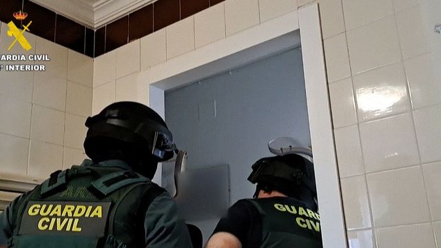 Amenaza a su mujer y se atrinchera en su casa de Telde