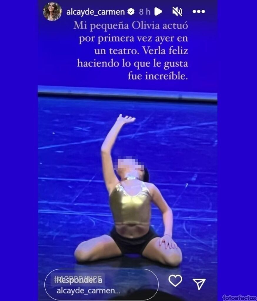 Carmen Alcayde, orgullosa y feliz por ver a su hija Olivia en un escenario