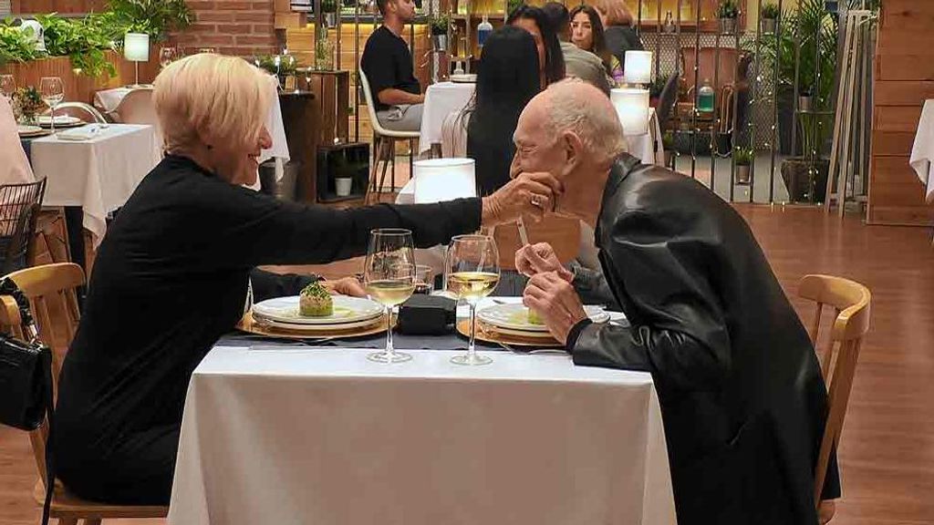 Carmen y Javier durante su cita en 'First Dates'