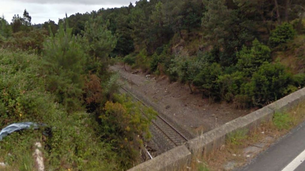 Descarrila un tren de media distancia en Pontevedra por un desprendimiento de tierra a causa de las lluvias