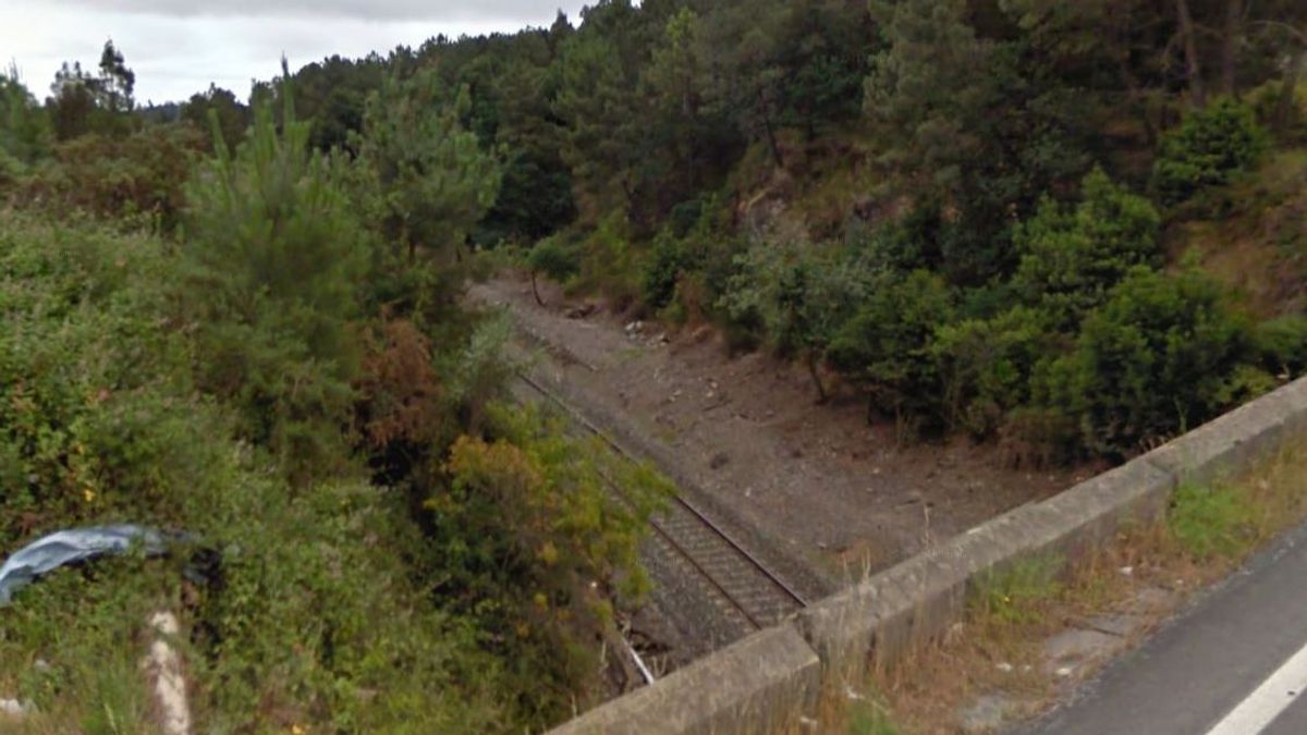 Descarrila un tren de media distancia en Pontevedra por un desprendimiento de tierra a causa de las lluvias