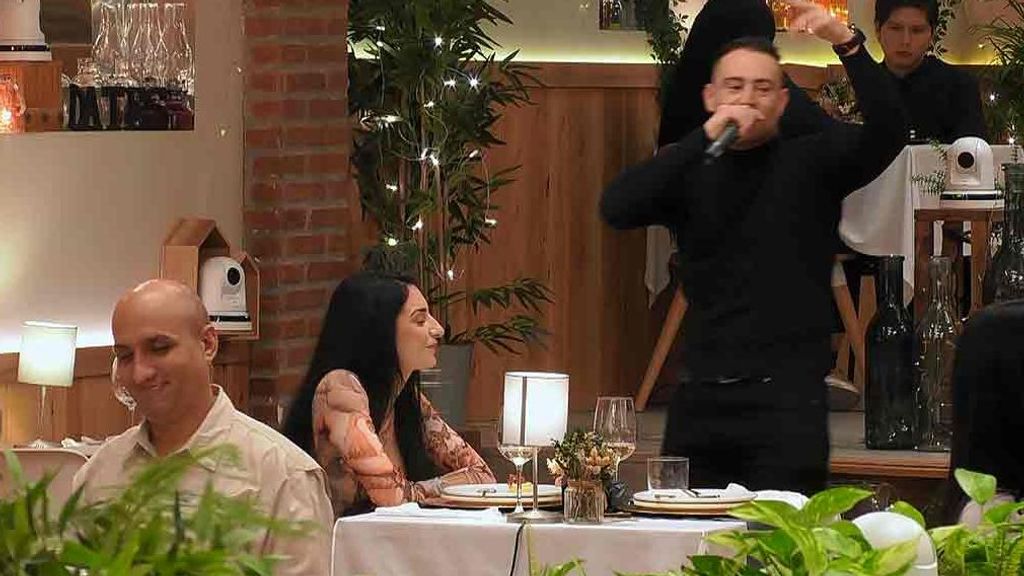 Mario y Karina durante su cita en 'First Dates'