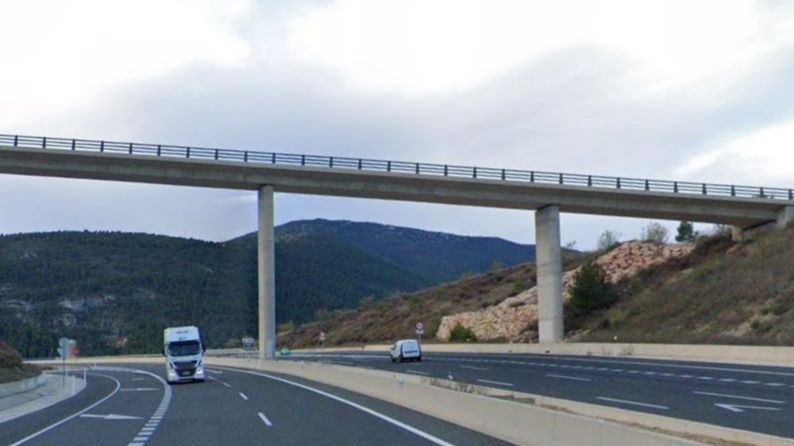 Rescatan a una mujer que iba sola por una autovía alicantina: salió del coche por discutir con su marido