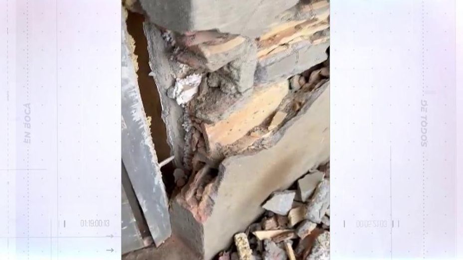Así quedó el edificio de Jennifer tras el intento de atropello.